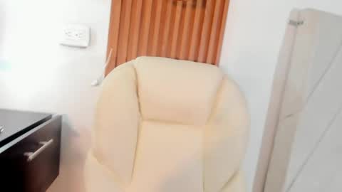 cloe_brown1 online show from 06/04/26, 07:09