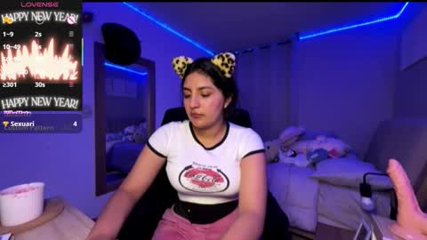 cloe small online show from 10/24/25, 02:30