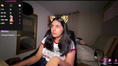 cloe small online show from 10/27/25, 02:15