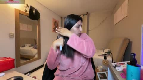 cloe small online show from 01/07/26, 02:14