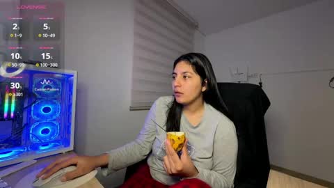 cloe small online show from 04/24/26, 04:26