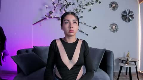 CLOE  online show from 11/23/25, 01:33