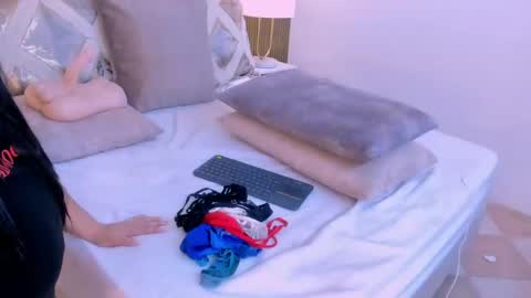 Cloe Connely  online show from 04/23/26, 12:56