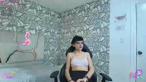 Snapshot of cloee_tay1 chatting on 02/14/26, 11:51 cloee_tay1 online show from 02/14/26, 11:51
