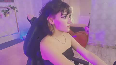 cloee_tay1 online show from 07/24/26, 11:19