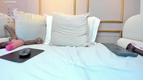 Snapshot of cloehap chatting on 12/19/24, 03:52 Cloe online show from 12/19/24, 03:52