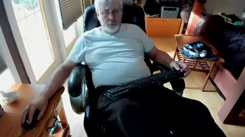 Snapshot of cloudalert62 chatting on 11/02/25, 06:43 cloudalert62 online show from 11/02/25, 06:43