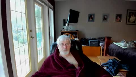 Snapshot of cloudalert62 chatting on 11/19/25, 04:40 cloudalert62 online show from 11/19/25, 04:40