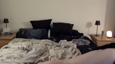 cloudy2025 online show from 11/19/25, 03:06