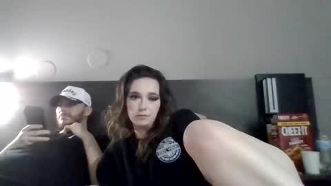 Snapshot of cloudyydayzz chatting on 04/29/26, 04:27 tallhungandcloudy online show from 04/29/26, 04:27