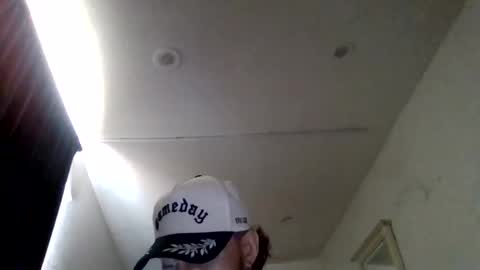 Snapshot of cloudyydayzz chatting on 05/07/26, 10:48 tallhungandcloudy online show from 05/07/26, 10:48