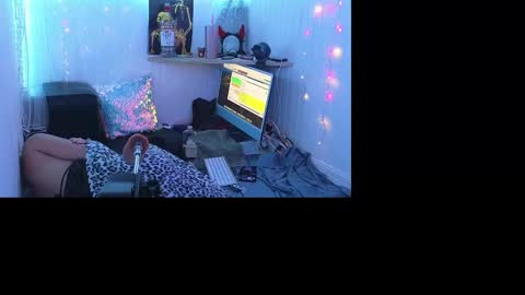 Clover51980 online show from 12/23/24, 10:53