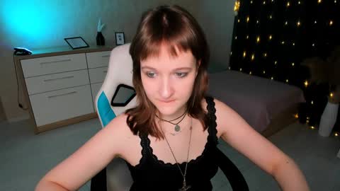  Clover  follow me  online show from 12/18/24, 03:00