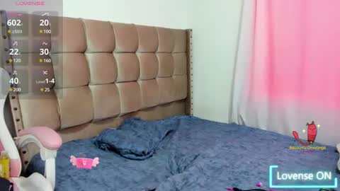 Snapshot of cloverrmoon chatting on 01/13/25, 01:06 clover online show from 01/13/25, 01:06