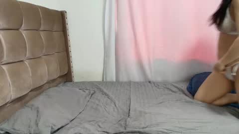 Snapshot of cloverrmoon chatting on 11/17/25, 11:49 clover online show from 11/17/25, 11:49