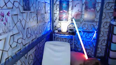 Snapshot of clyde_twinkx chatting on 11/21/25, 10:25 clyde_twinkx online show from 11/21/25, 10:25