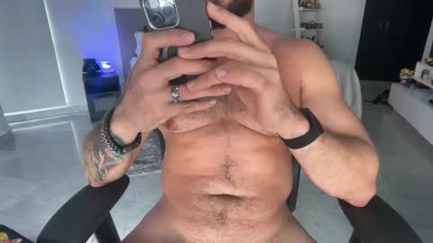 Snapshot of cmpunk11 chatting on 04/29/26, 10:05 cmpunk11 online show from 04/29/26, 10:05