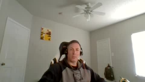 Snapshot of cmypenis chatting on 01/20/25, 04:34 Master Bates online show from 01/20/25, 04:34