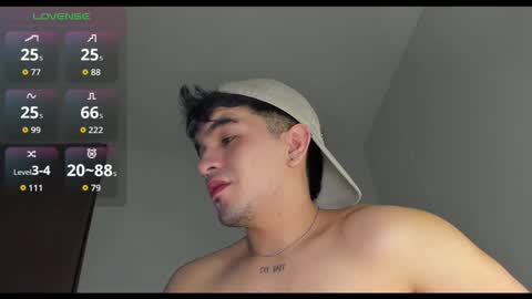 Snapshot of cmzo_ chatting on 10/13/25, 12:43 Johan online show from 10/13/25, 12:43