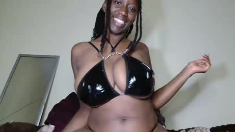 Snapshot of cocoalush9819 chatting on 05/20/26, 02:18 cocoalush9819 online show from 05/20/26, 02:18