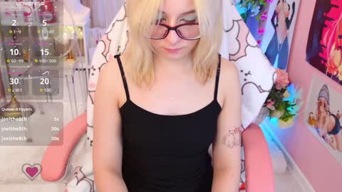 Snapshot of coconut_mia chatting on 12/21/24, 03:25 Mia online show from 12/21/24, 03:25
