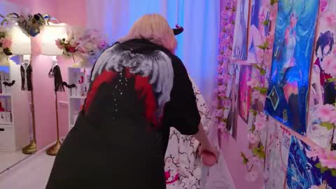 Mia online show from 10/23/25, 08:51