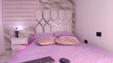 colett online show from 11/08/25, 11:54