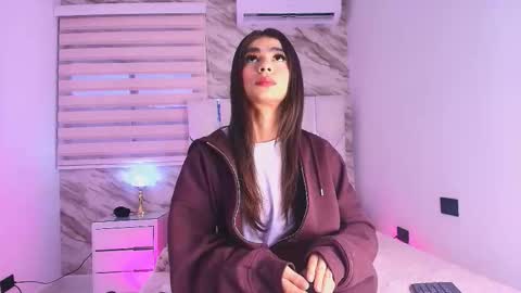 colett online show from 11/11/25, 11:54