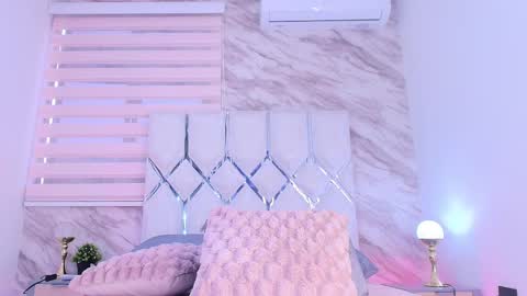 colett online show from 11/22/25, 12:04