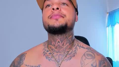 colin_fox1 online show from 03/18/26, 06:33