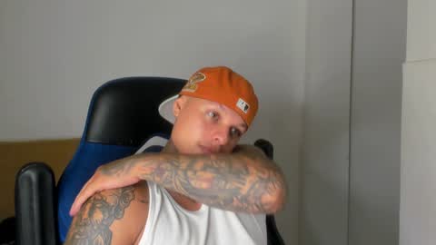 Snapshot of colin_prince2 chatting on 12/19/24, 05:51 COLIN online show from 12/19/24, 05:51