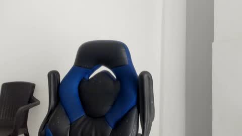 Snapshot of colin_prince2 chatting on 01/11/25, 02:41 COLIN online show from 01/11/25, 02:41