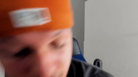 Snapshot of colin_prince2 chatting on 01/12/25, 03:39 COLIN online show from 01/12/25, 03:39