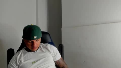 Snapshot of colin_prince2 chatting on 02/26/25, 09:27 COLIN online show from 02/26/25, 09:27