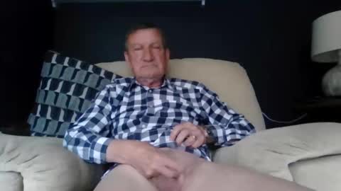 Snapshot of colinbeech chatting on 05/13/26, 02:25 colinbeech online show from 05/13/26, 02:25