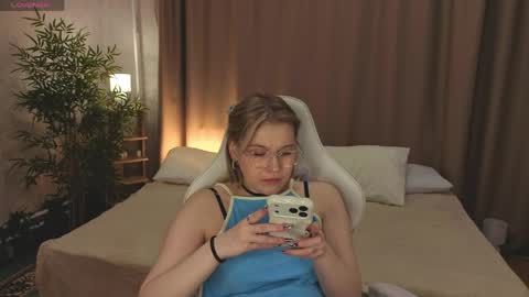 Collen Mon Tue Wed Thu Fri GMT 3 0300am - 0900am  online show from 04/08/26, 12:49