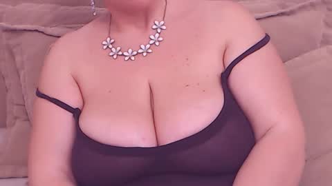 Snapshot of college_dream_bbw chatting on 01/02/25, 04:24 Maddison online show from 01/02/25, 04:24
