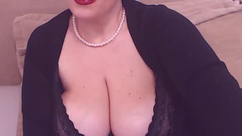 Snapshot of college_dream_bbw chatting on 02/06/25, 10:26 Maddison online show from 02/06/25, 10:26