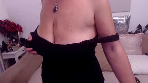 Snapshot of college_dream_bbw chatting on 10/19/25, 04:07 Maddison online show from 10/19/25, 04:07