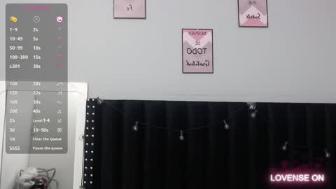 Snapshot of colombia_mommy_ chatting on 12/16/24, 12:27 GRETCHEN online show from 12/16/24, 12:27