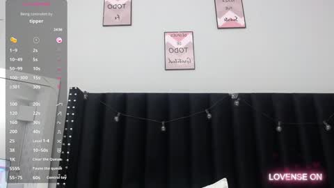 Snapshot of colombia_mommy_ chatting on 12/23/24, 12:30 GRETCHEN online show from 12/23/24, 12:30