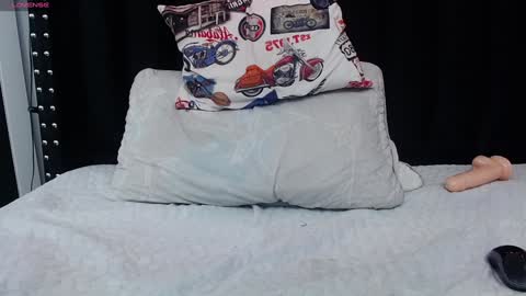 Snapshot of colombia_mommy_ chatting on 01/11/25, 03:31 GRETCHEN online show from 01/11/25, 03:31