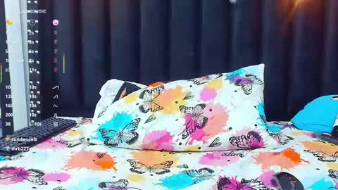 Snapshot of colombia_mommy_ chatting on 02/17/25, 03:42 GRETCHEN online show from 02/17/25, 03:42