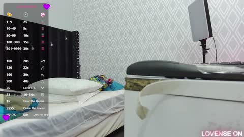 Snapshot of colombia_mommy_ chatting on 03/08/25, 12:30 GRETCHEN online show from 03/08/25, 12:30
