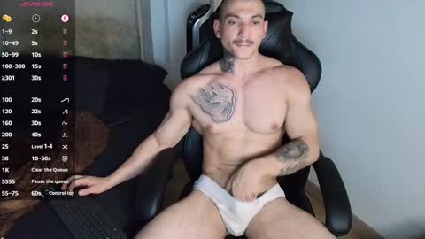 Snapshot of colombianmuscle8 chatting on 02/15/25, 11:03 colombianmuscle8 online show from 02/15/25, 11:03