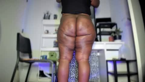 Snapshot of colorfullydark chatting on 09/09/25, 01:38 Noni online show from 09/09/25, 01:38