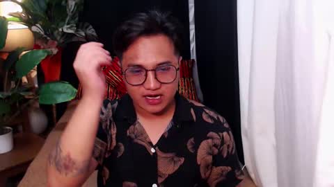 Snapshot of colossalboy chatting on 01/01/25, 03:57 Sunny online show from 01/01/25, 03:57