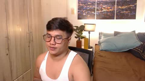 Snapshot of colossalboy chatting on 02/25/25, 12:24 Sunny online show from 02/25/25, 12:24