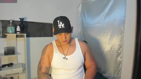 Snapshot of coltonmassif_ chatting on 12/21/24, 03:36 coltonmassif_ online show from 12/21/24, 03:36