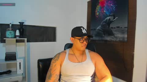 Snapshot of coltonmassif_ chatting on 12/31/24, 10:04 coltonmassif_ online show from 12/31/24, 10:04
